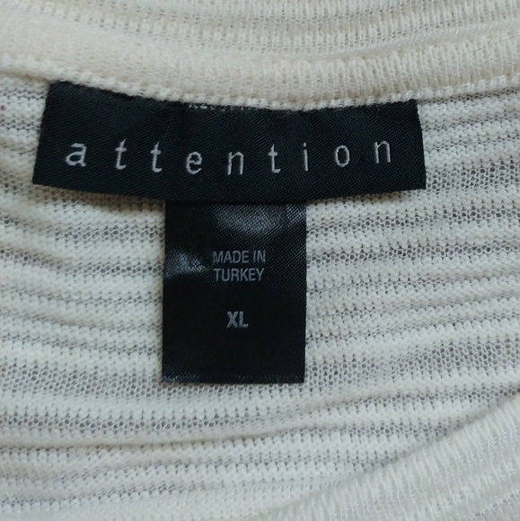 Lace top🌸 - Picture 3 of 4